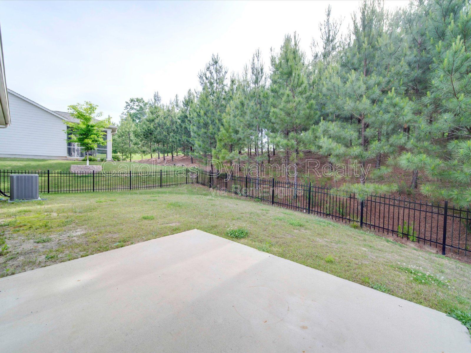 Single Story | 3 Bedrooms | Hardwood Floors | Fenced Yard | Huge Kitchen Island property image