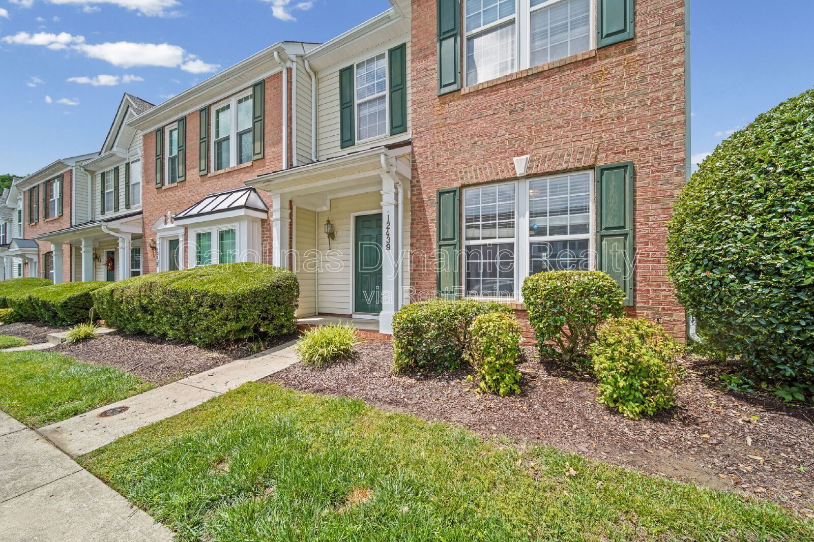 End Unit Townhouse In The Steele Creek Area property image