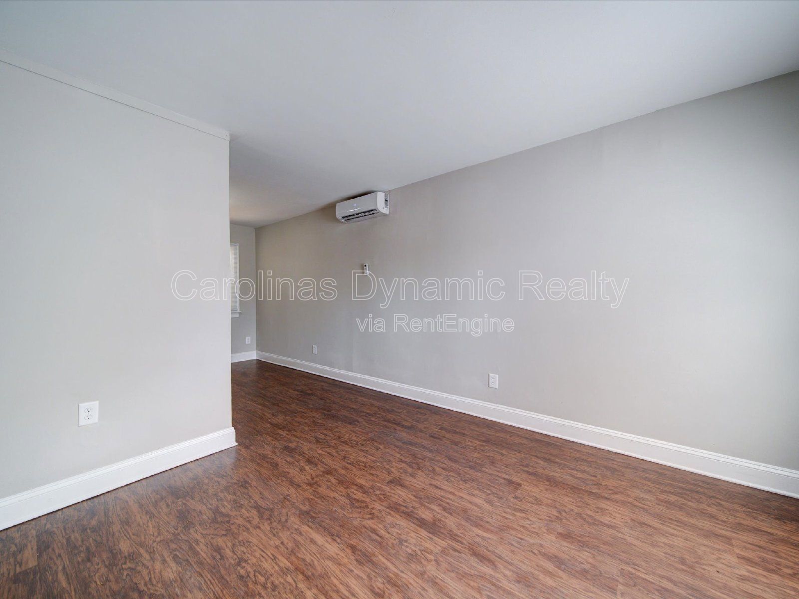 End Unit | 2 Bedrooms | Hardwood Floors | Granite Counters | Stainless Steel Appliances property image