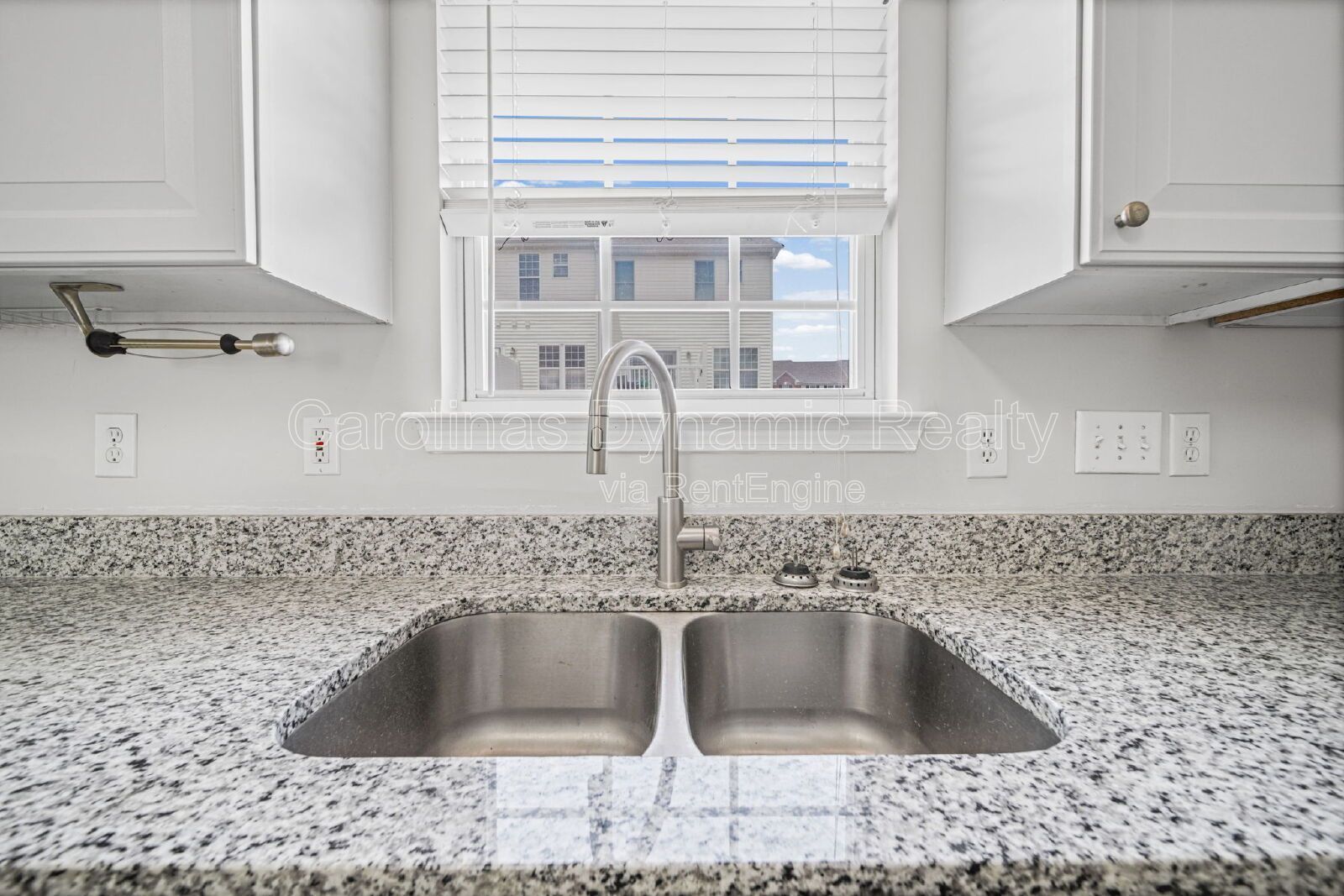 End Unit Townhouse In The Steele Creek Area property image
