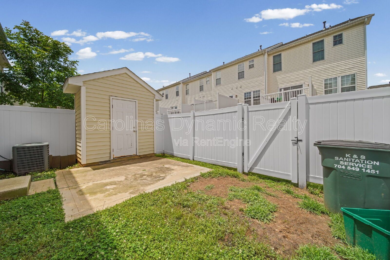 End Unit Townhouse In The Steele Creek Area property image