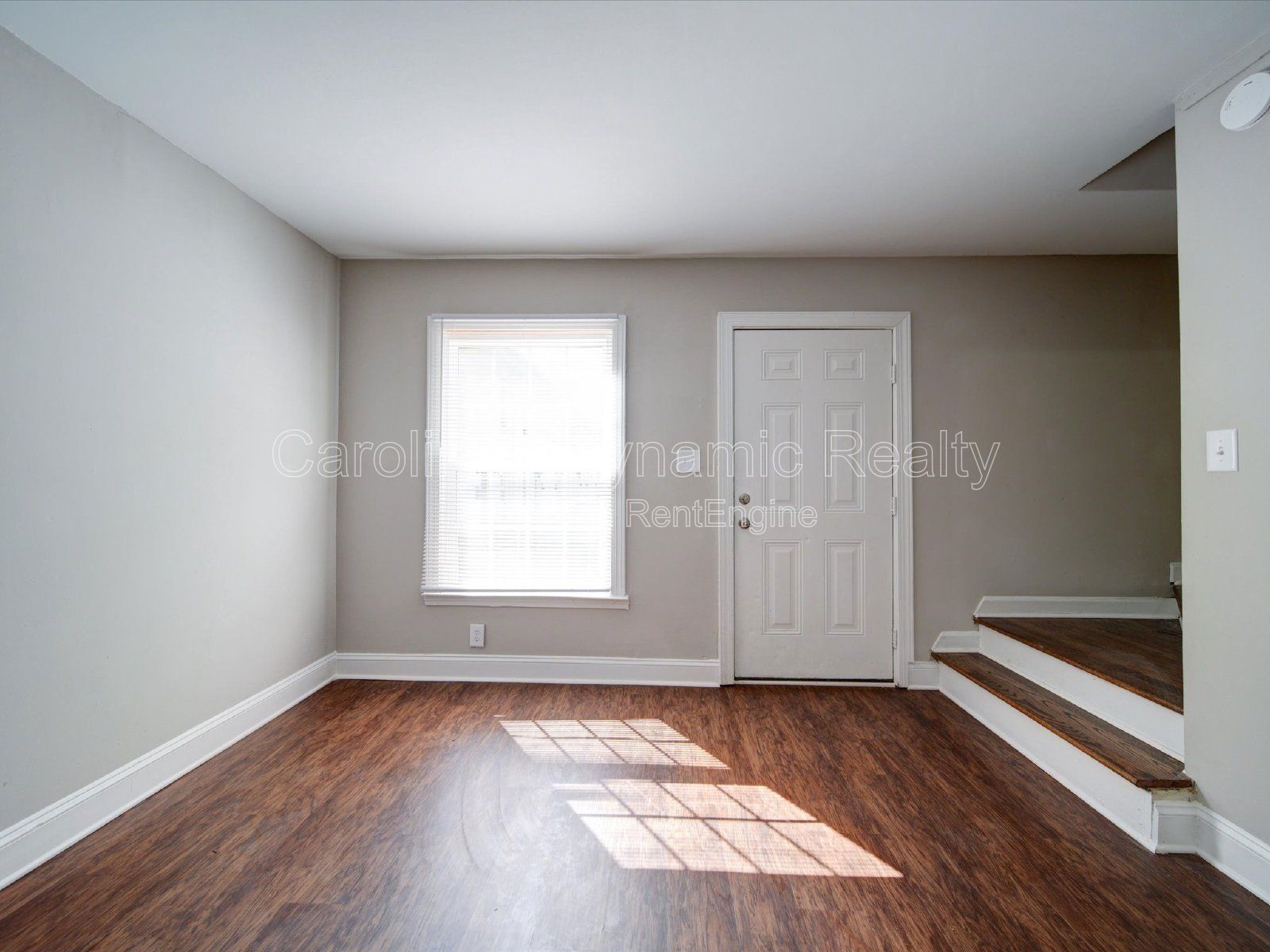 End Unit | 2 Bedrooms | Hardwood Floors | Granite Counters | Stainless Steel Appliances property image