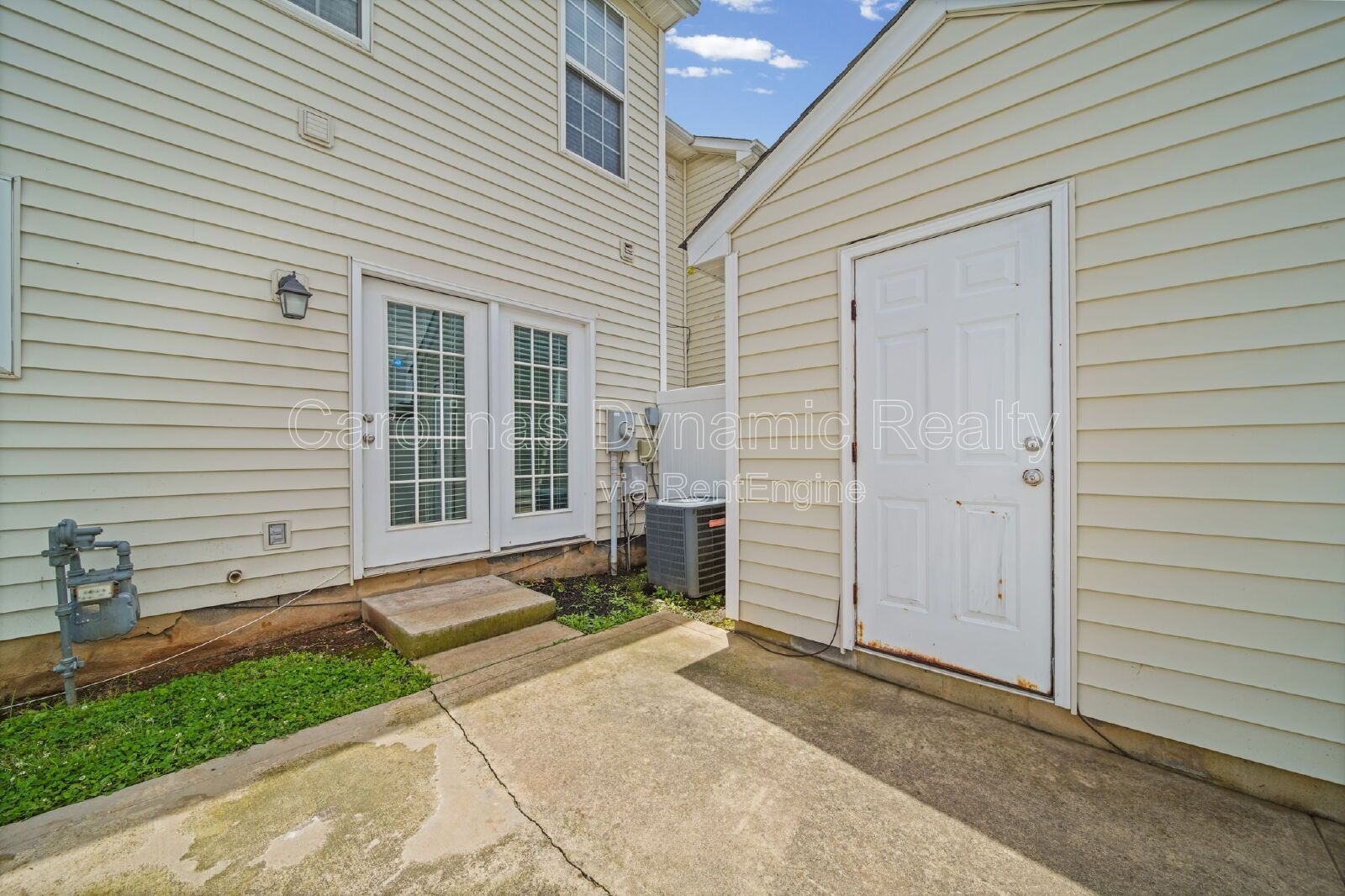 End Unit Townhouse In The Steele Creek Area property image