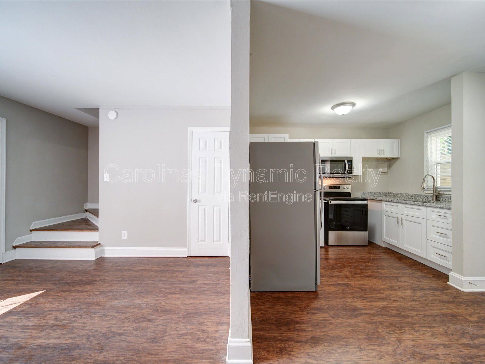 End Unit | 2 Bedrooms | Hardwood Floors | Granite Counters | Stainless Steel Appliances property image