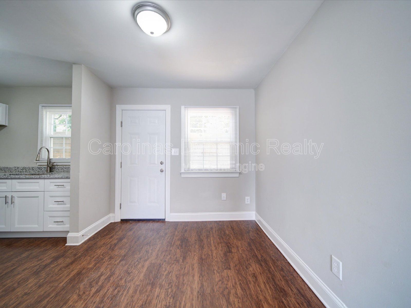 End Unit | 2 Bedrooms | Hardwood Floors | Granite Counters | Stainless Steel Appliances property image