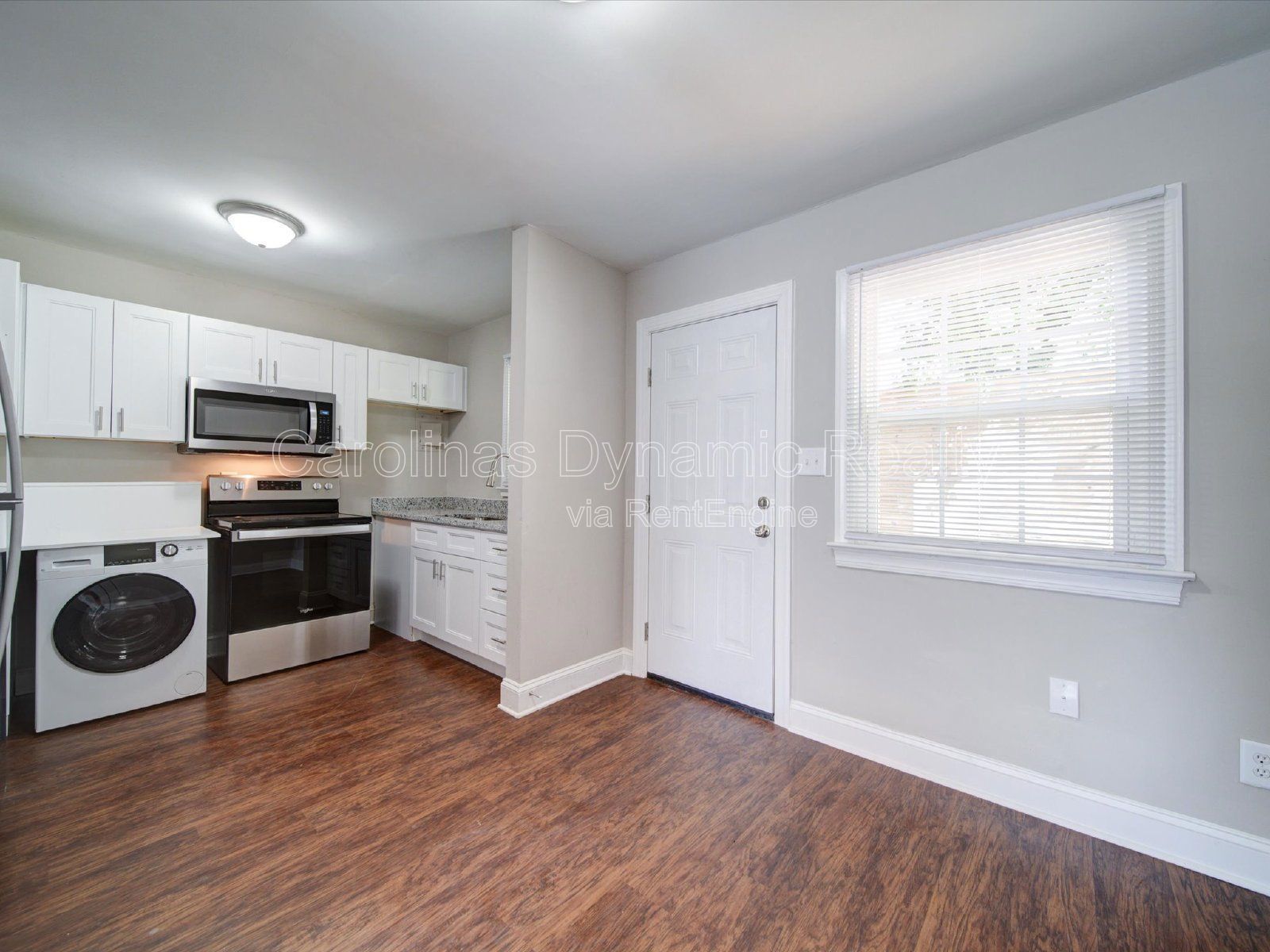 End Unit | 2 Bedrooms | Hardwood Floors | Granite Counters | Stainless Steel Appliances property image