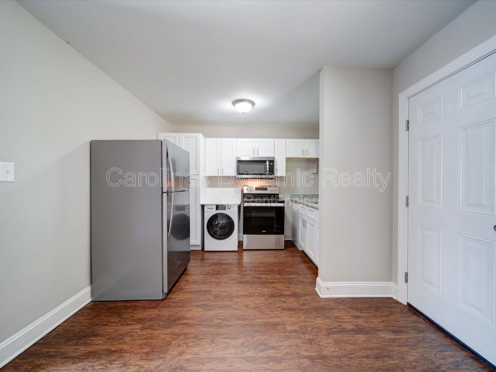 End Unit | 2 Bedrooms | Hardwood Floors | Granite Counters | Stainless Steel Appliances property image