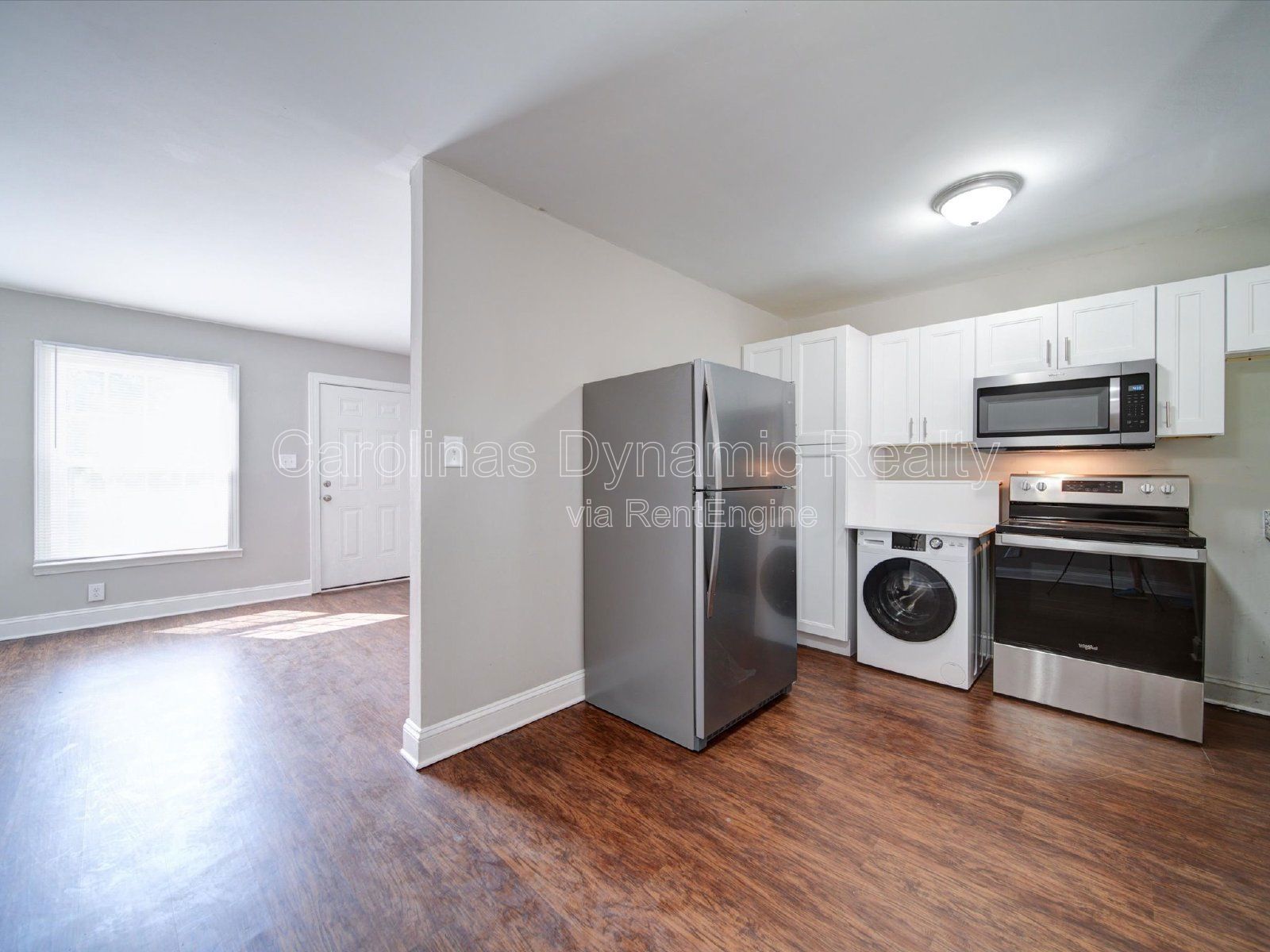 End Unit | 2 Bedrooms | Hardwood Floors | Granite Counters | Stainless Steel Appliances property image