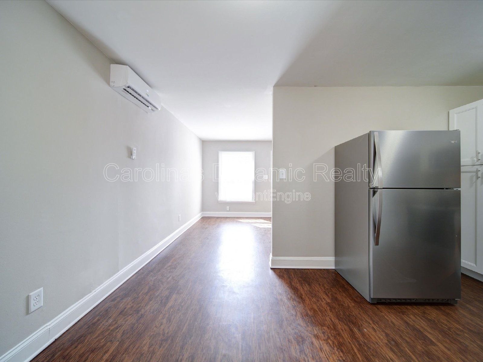 End Unit | 2 Bedrooms | Hardwood Floors | Granite Counters | Stainless Steel Appliances property image