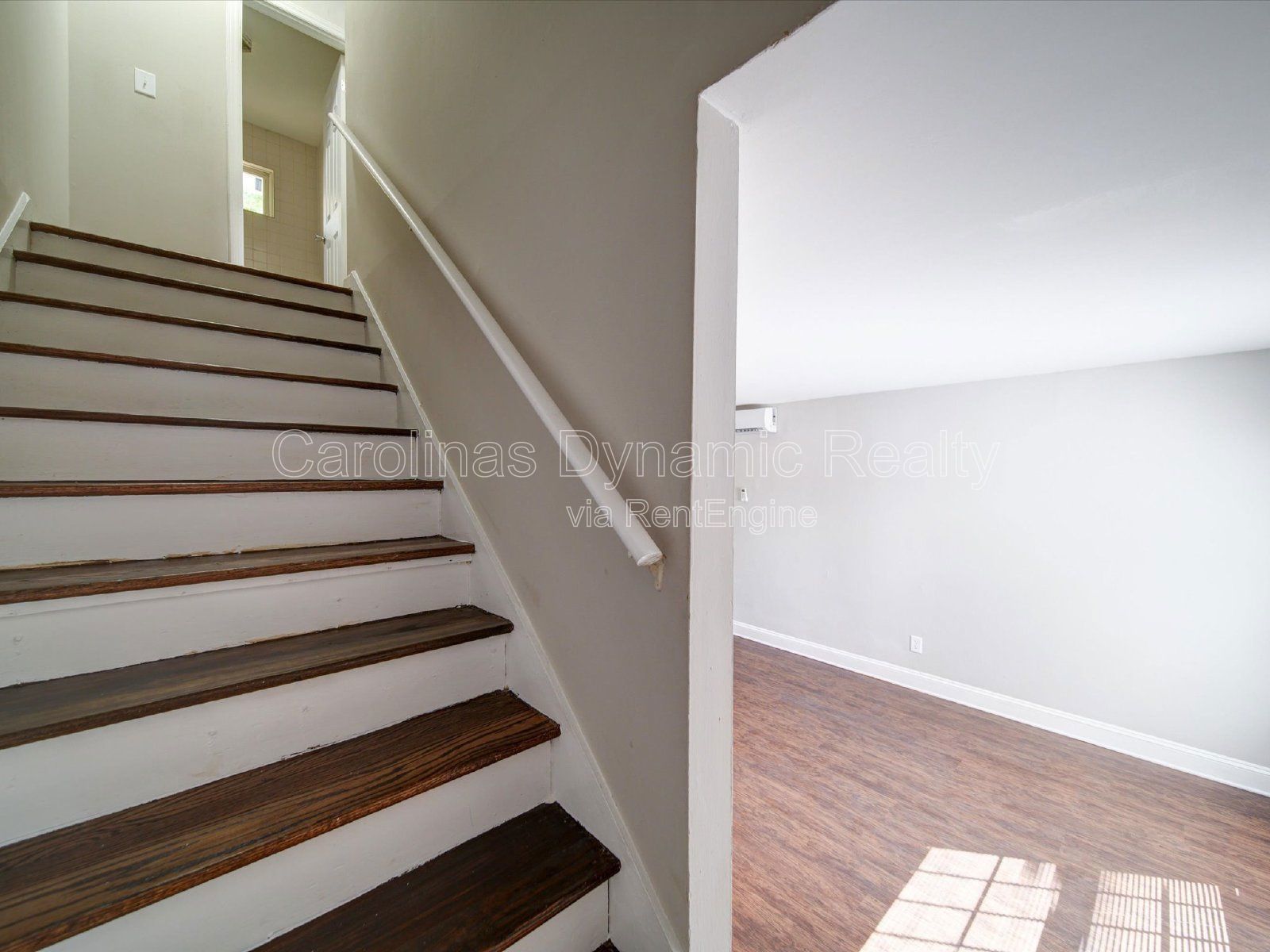 End Unit | 2 Bedrooms | Hardwood Floors | Granite Counters | Stainless Steel Appliances property image