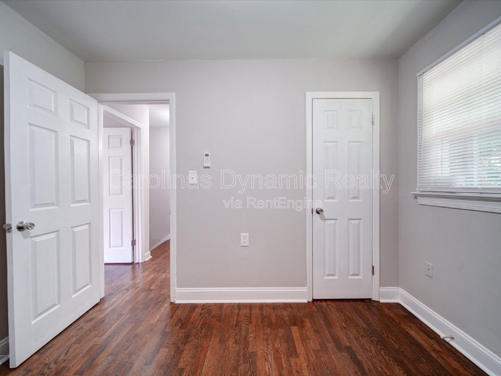 End Unit | 2 Bedrooms | Hardwood Floors | Granite Counters | Stainless Steel Appliances property image