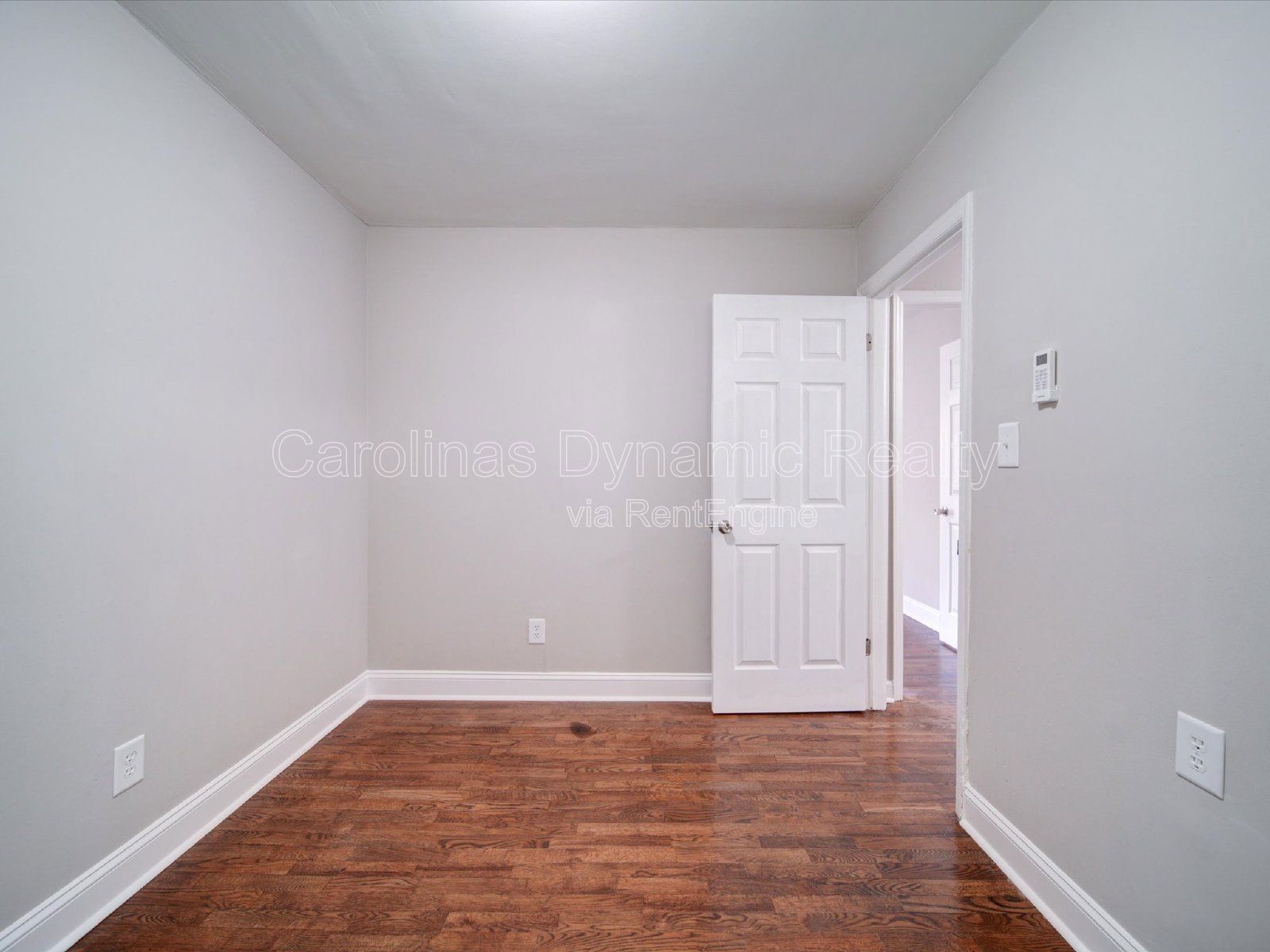 End Unit | 2 Bedrooms | Hardwood Floors | Granite Counters | Stainless Steel Appliances property image