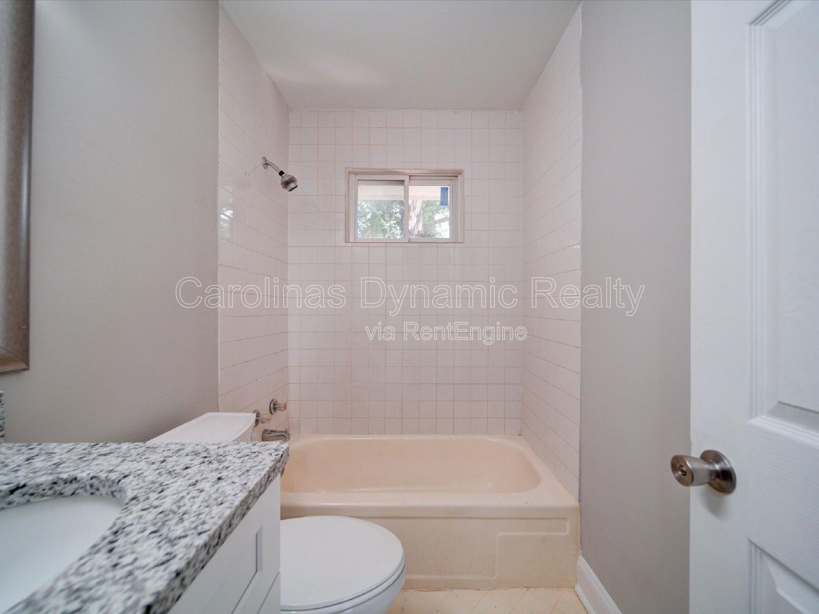 End Unit | 2 Bedrooms | Hardwood Floors | Granite Counters | Stainless Steel Appliances property image