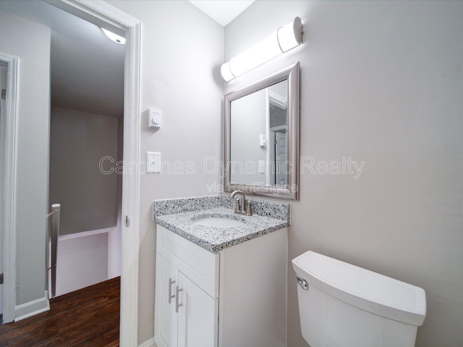 End Unit | 2 Bedrooms | Hardwood Floors | Granite Counters | Stainless Steel Appliances property image