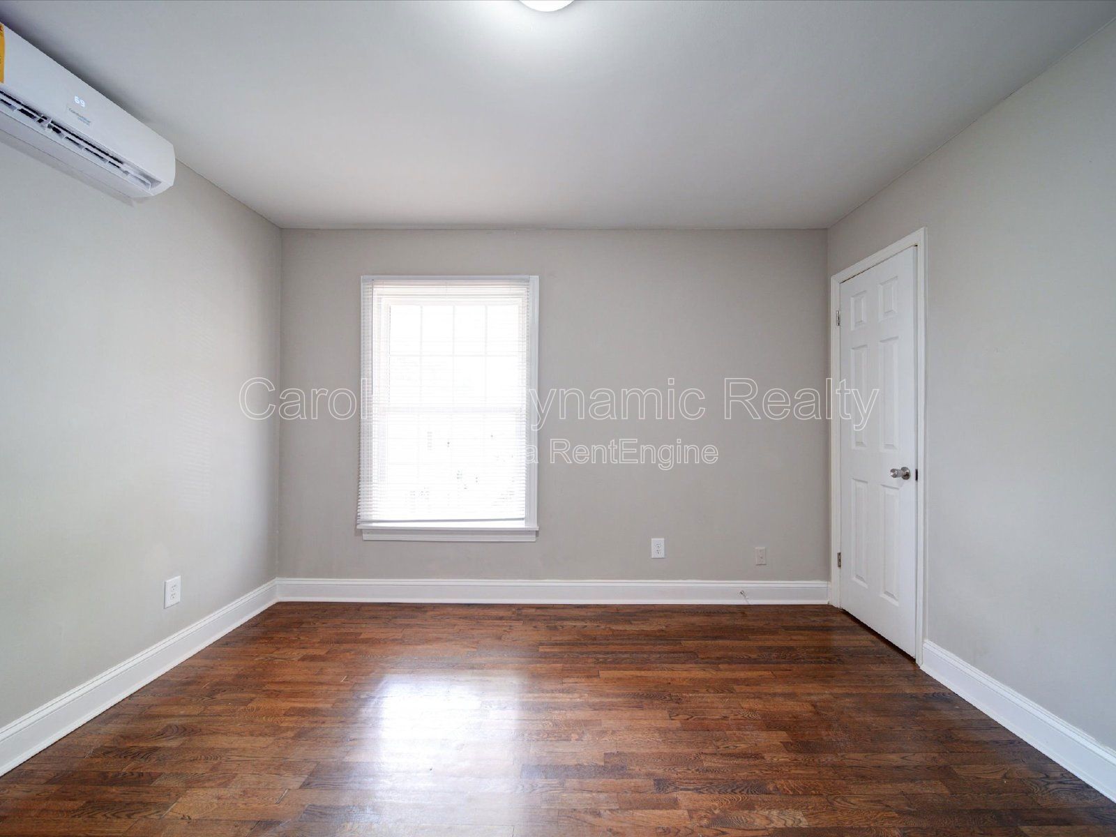 End Unit | 2 Bedrooms | Hardwood Floors | Granite Counters | Stainless Steel Appliances property image