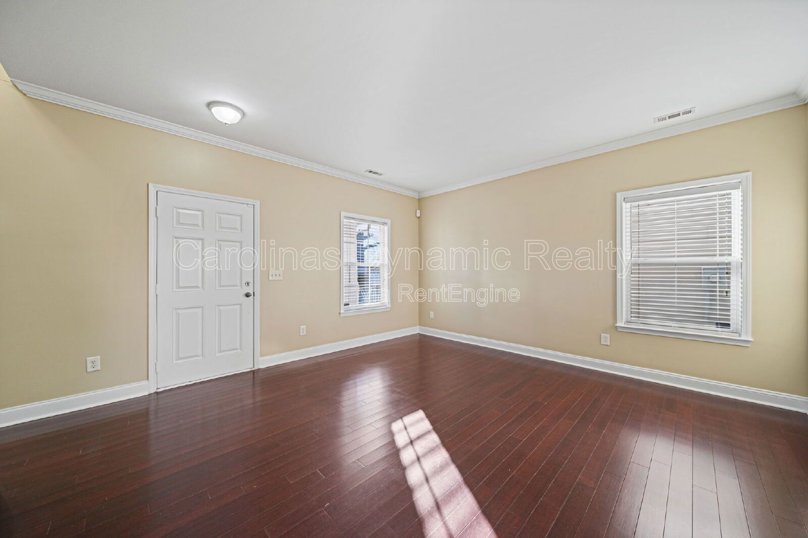 3 Bedrooms | Loft | 2.5 Baths | Beautifully Upgraded Kitchen property image