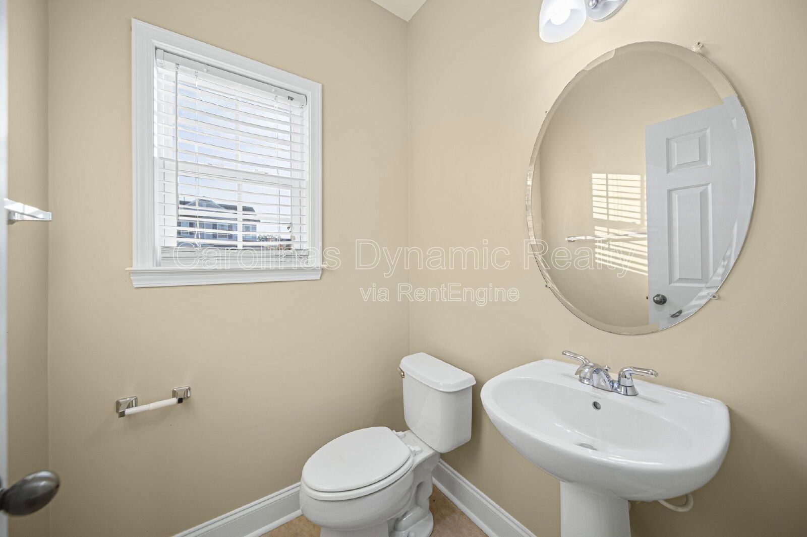 3 Bedrooms | Loft | 2.5 Baths | Beautifully Upgraded Kitchen property image