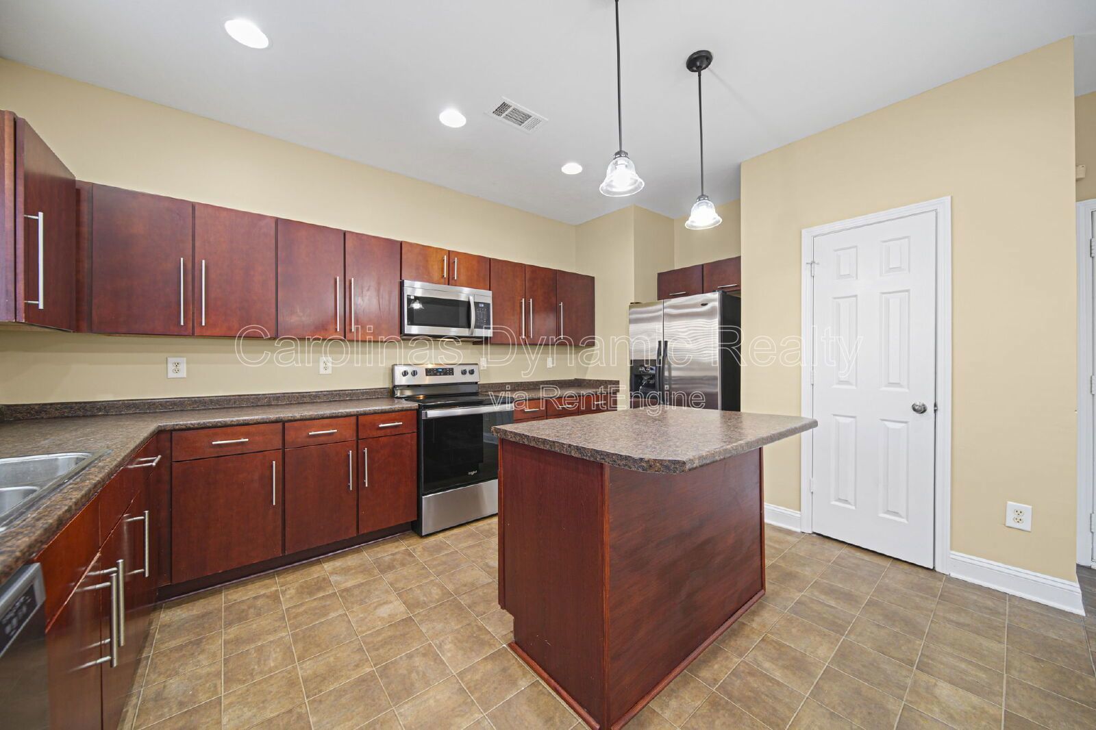 3 Bedrooms | Loft | 2.5 Baths | Beautifully Upgraded Kitchen property image