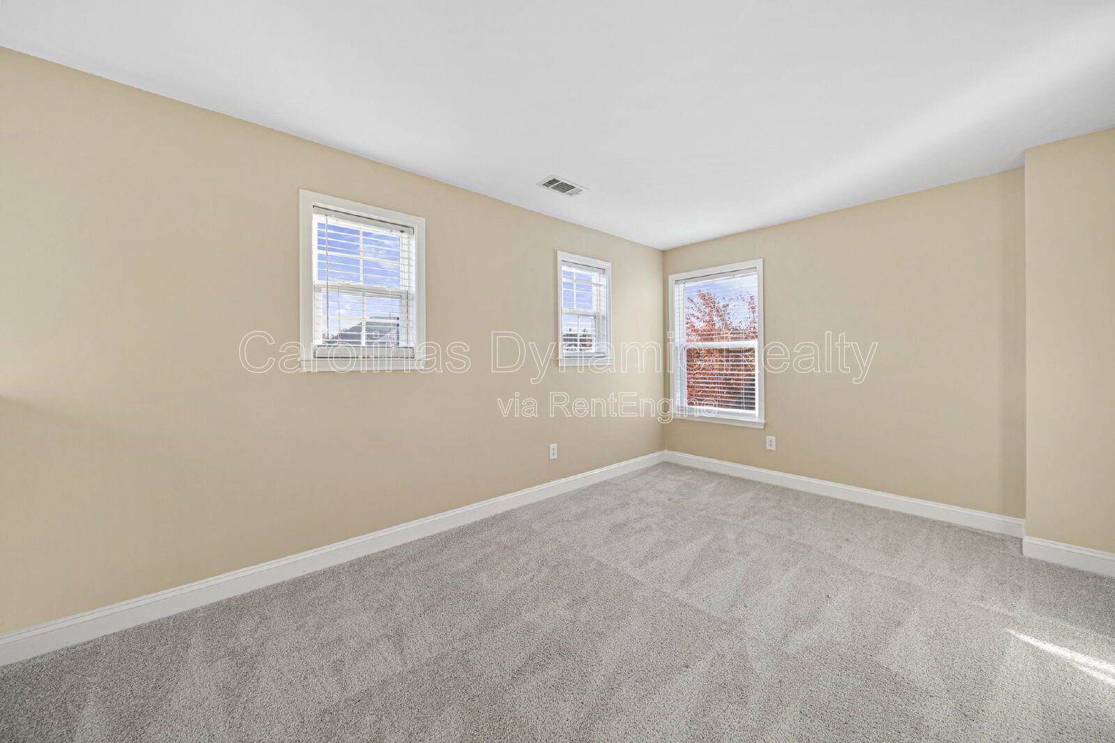 3 Bedrooms | Loft | 2.5 Baths | Beautifully Upgraded Kitchen property image