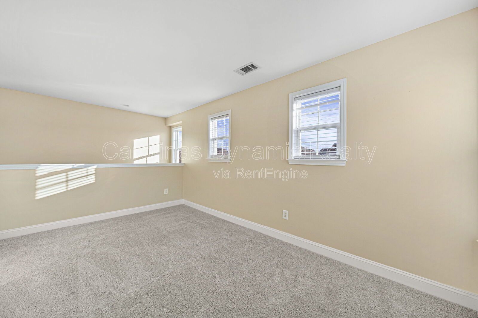 3 Bedrooms | Loft | 2.5 Baths | Beautifully Upgraded Kitchen property image