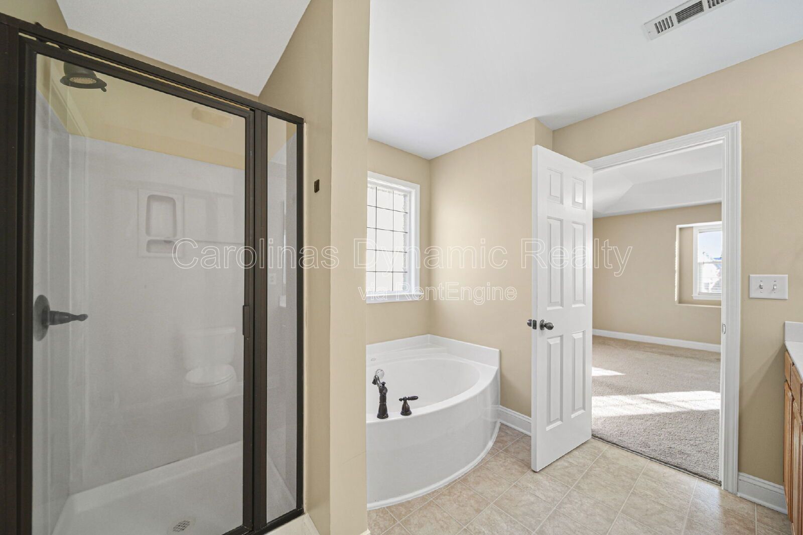 3 Bedrooms | Loft | 2.5 Baths | Beautifully Upgraded Kitchen property image