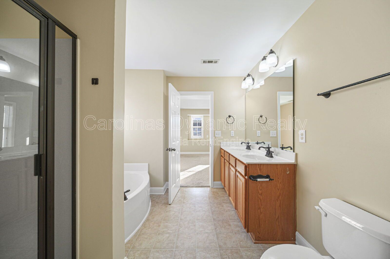 3 Bedrooms | Loft | 2.5 Baths | Beautifully Upgraded Kitchen property image