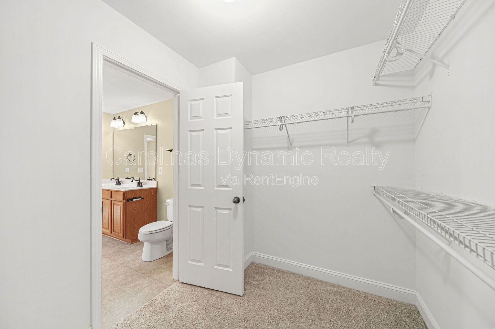 3 Bedrooms | Loft | 2.5 Baths | Beautifully Upgraded Kitchen property image