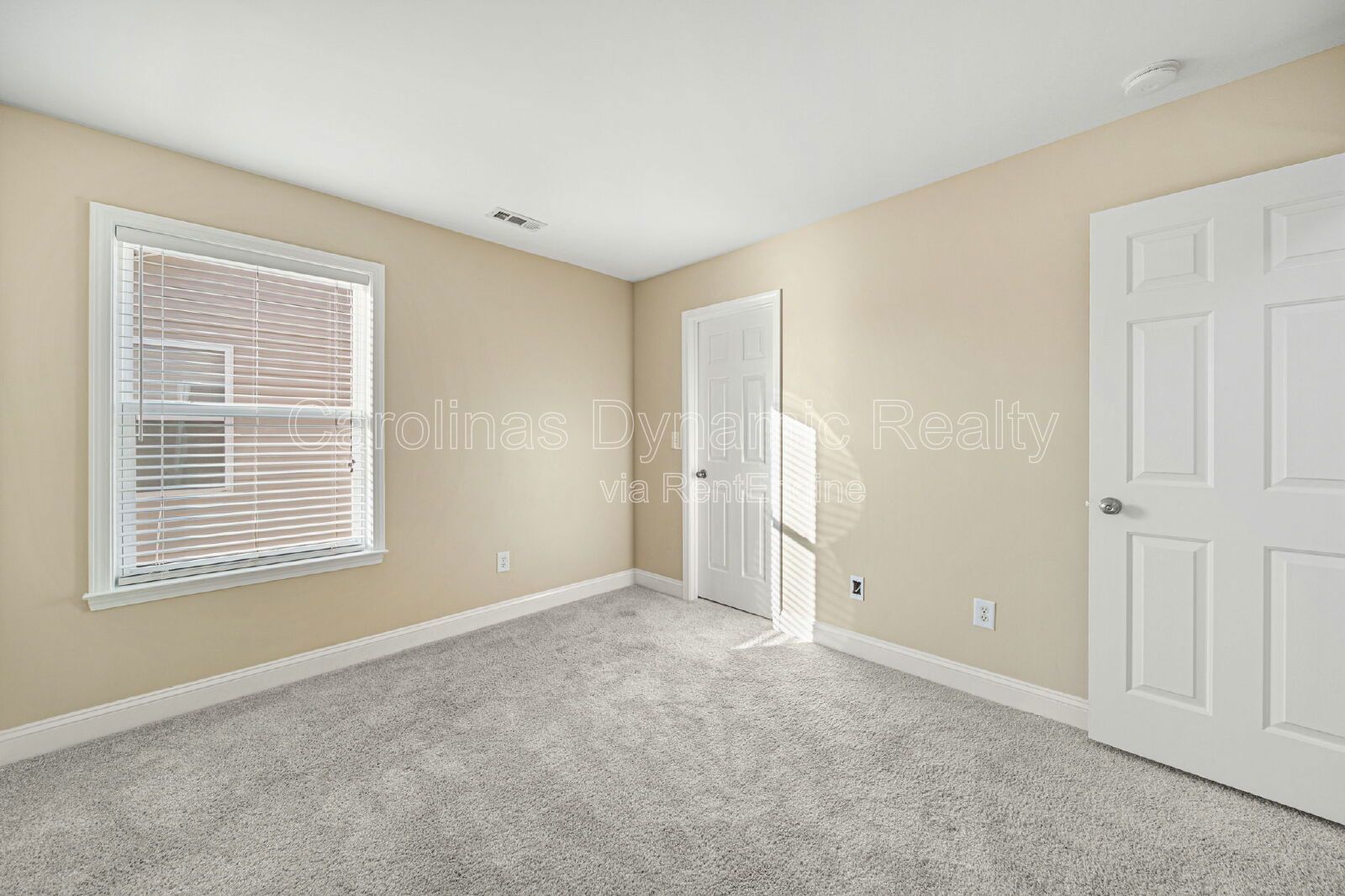 3 Bedrooms | Loft | 2.5 Baths | Beautifully Upgraded Kitchen property image