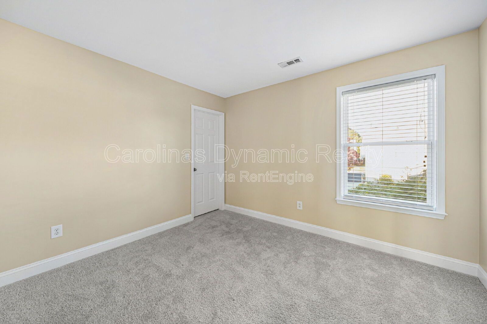 3 Bedrooms | Loft | 2.5 Baths | Beautifully Upgraded Kitchen property image