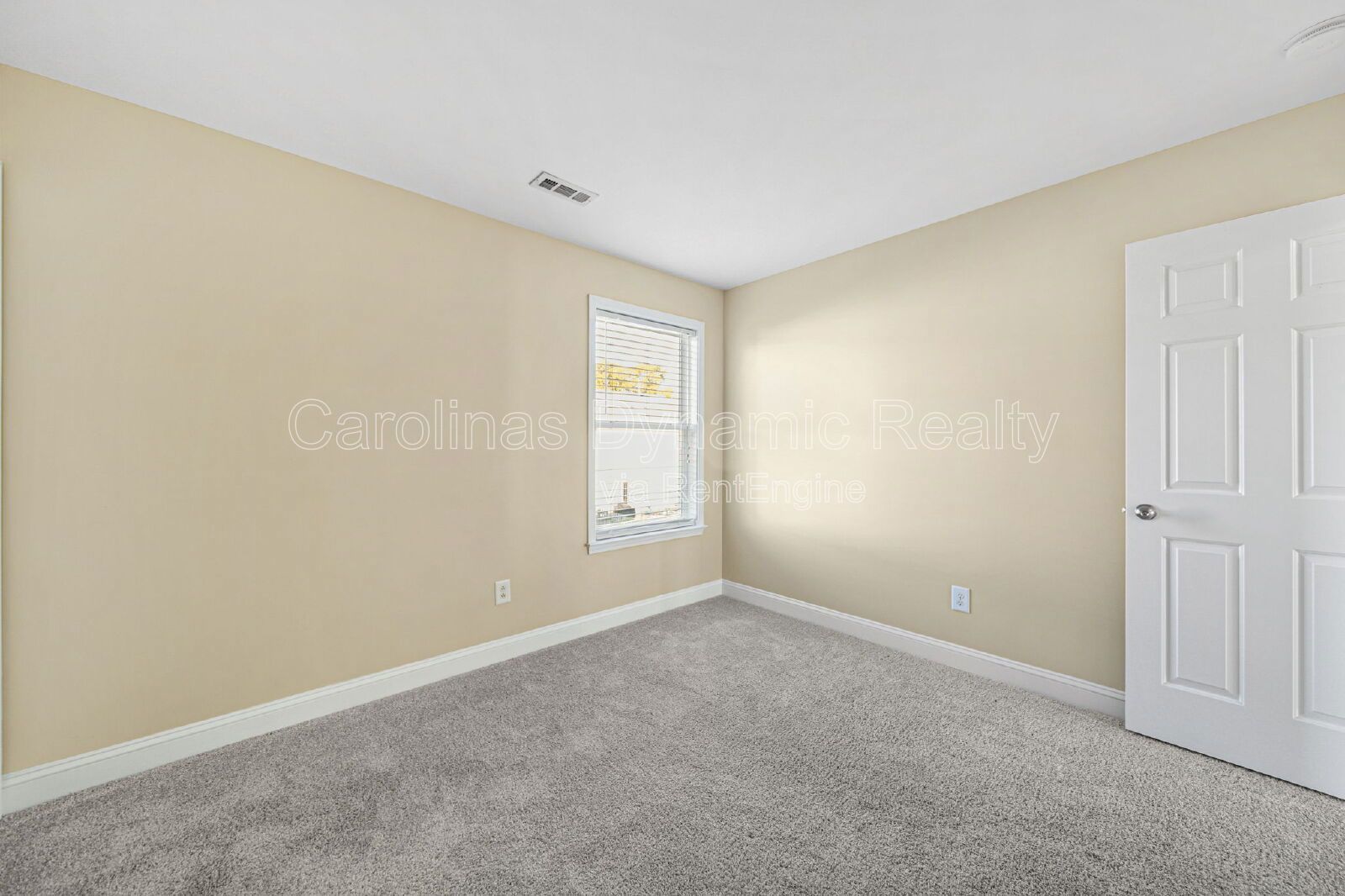 3 Bedrooms | Loft | 2.5 Baths | Beautifully Upgraded Kitchen property image