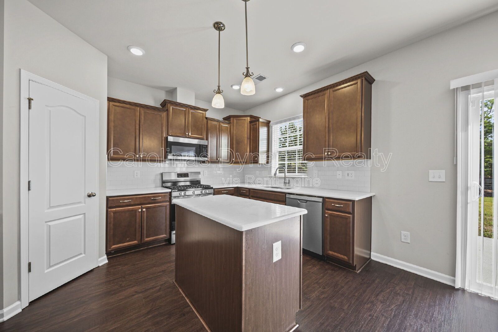 Spacious 5-Bedroom Home in Chateau with Community Pool & Prime Steele Creek Location property image