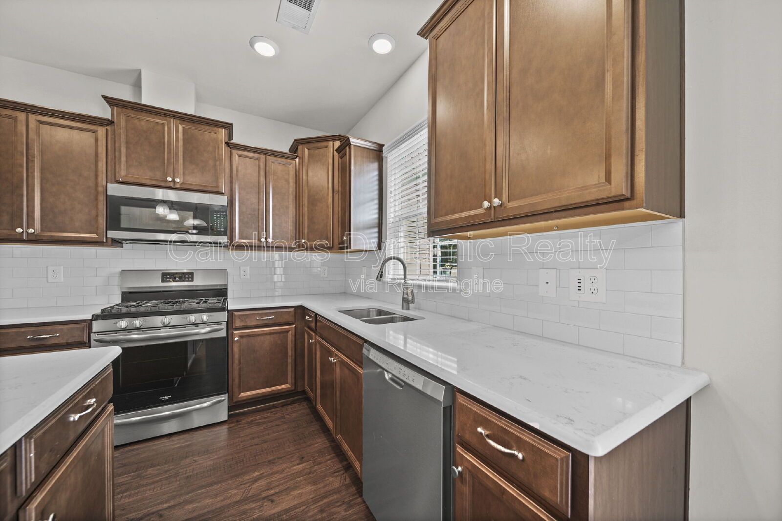 Spacious 5-Bedroom Home in Chateau with Community Pool & Prime Steele Creek Location property image