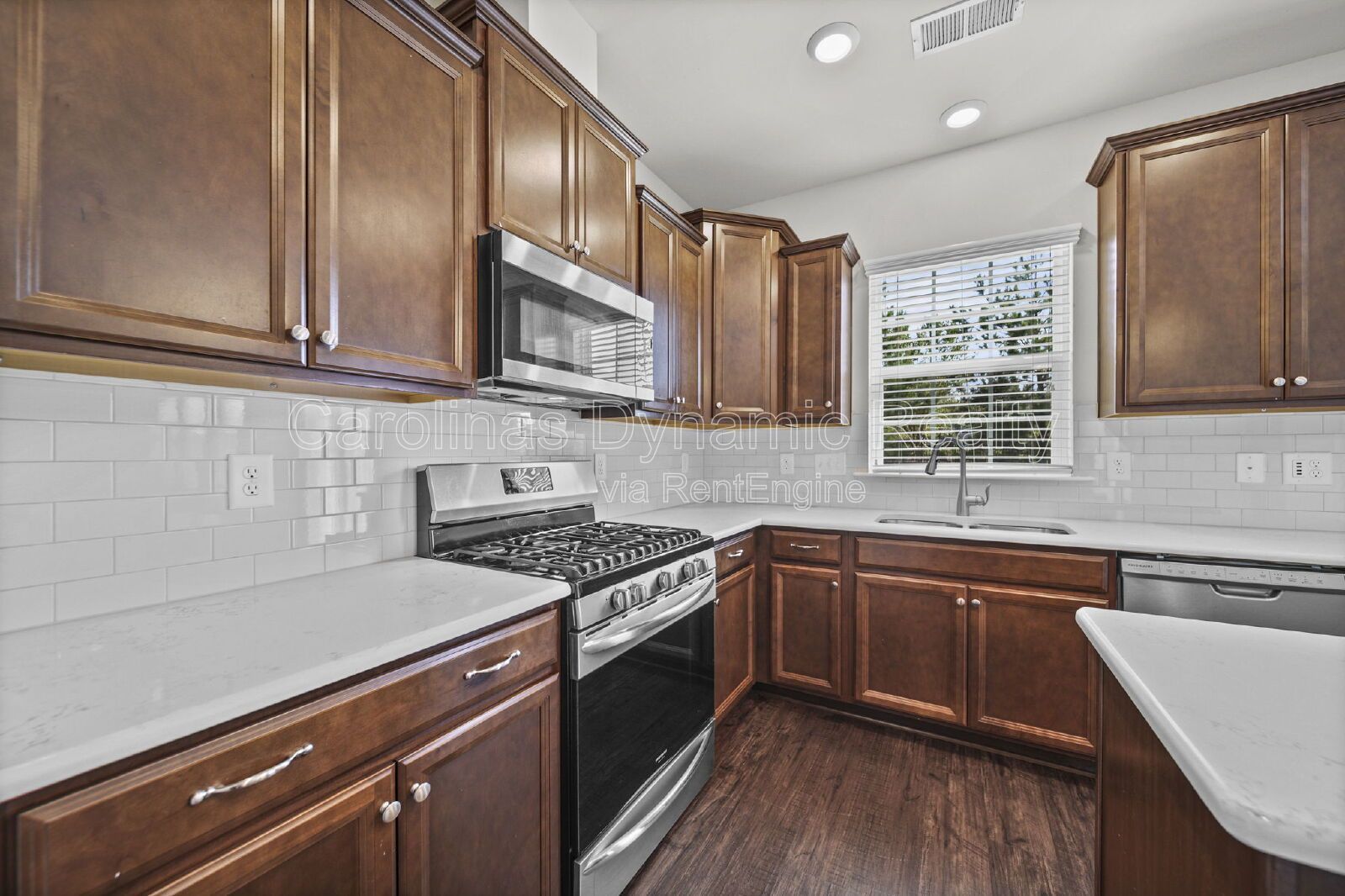 Spacious 5-Bedroom Home in Chateau with Community Pool & Prime Steele Creek Location property image