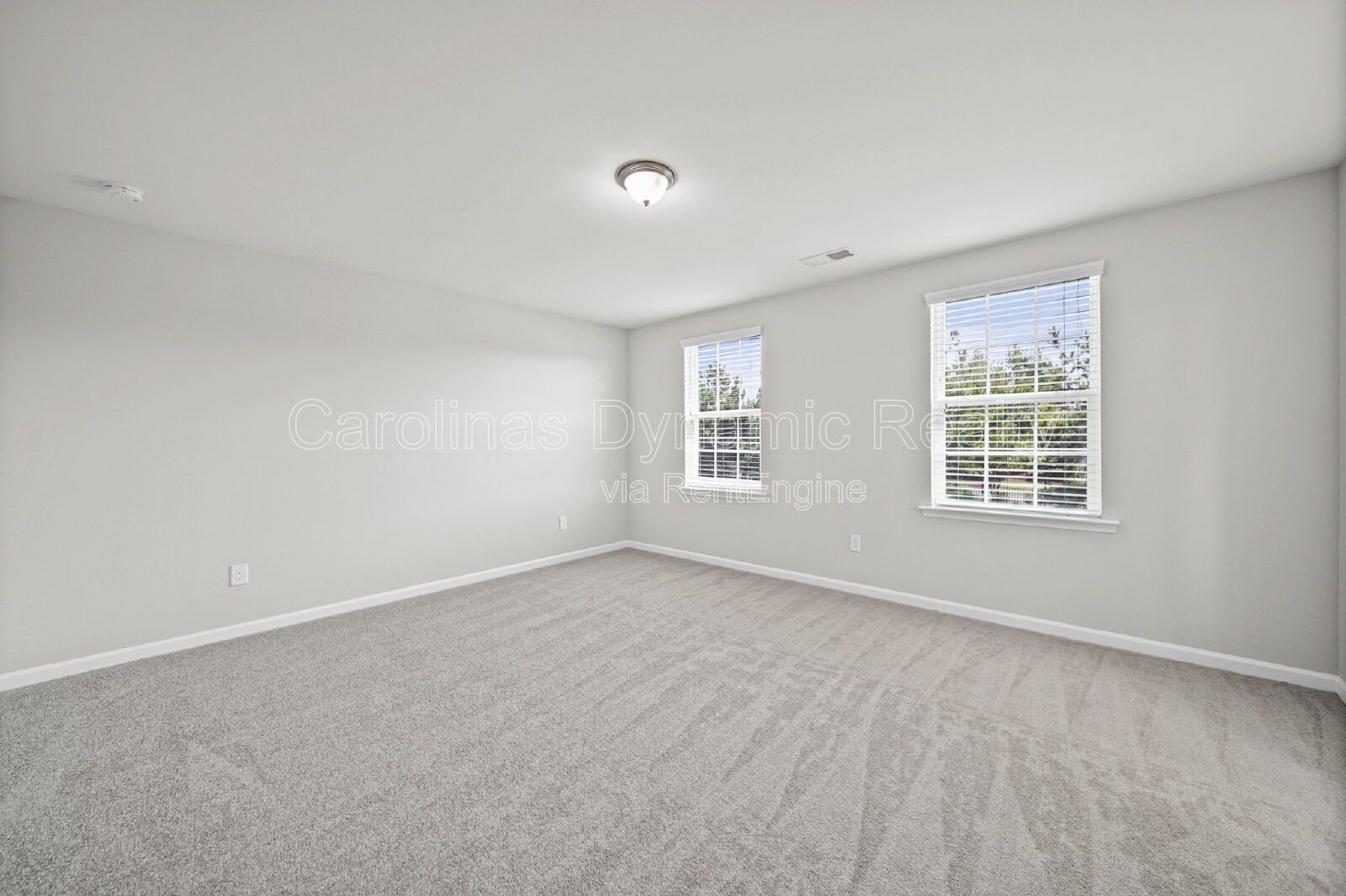 Spacious 5-Bedroom Home in Chateau with Community Pool & Prime Steele Creek Location property image