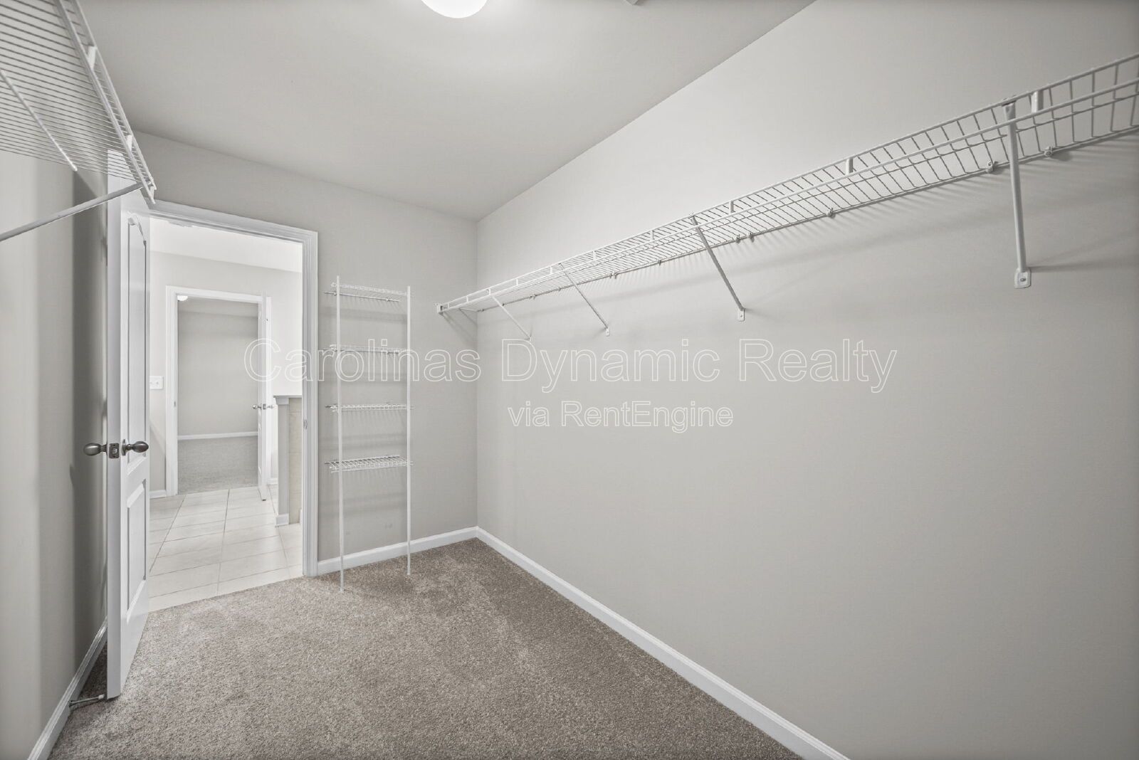 Spacious 5-Bedroom Home in Chateau with Community Pool & Prime Steele Creek Location property image