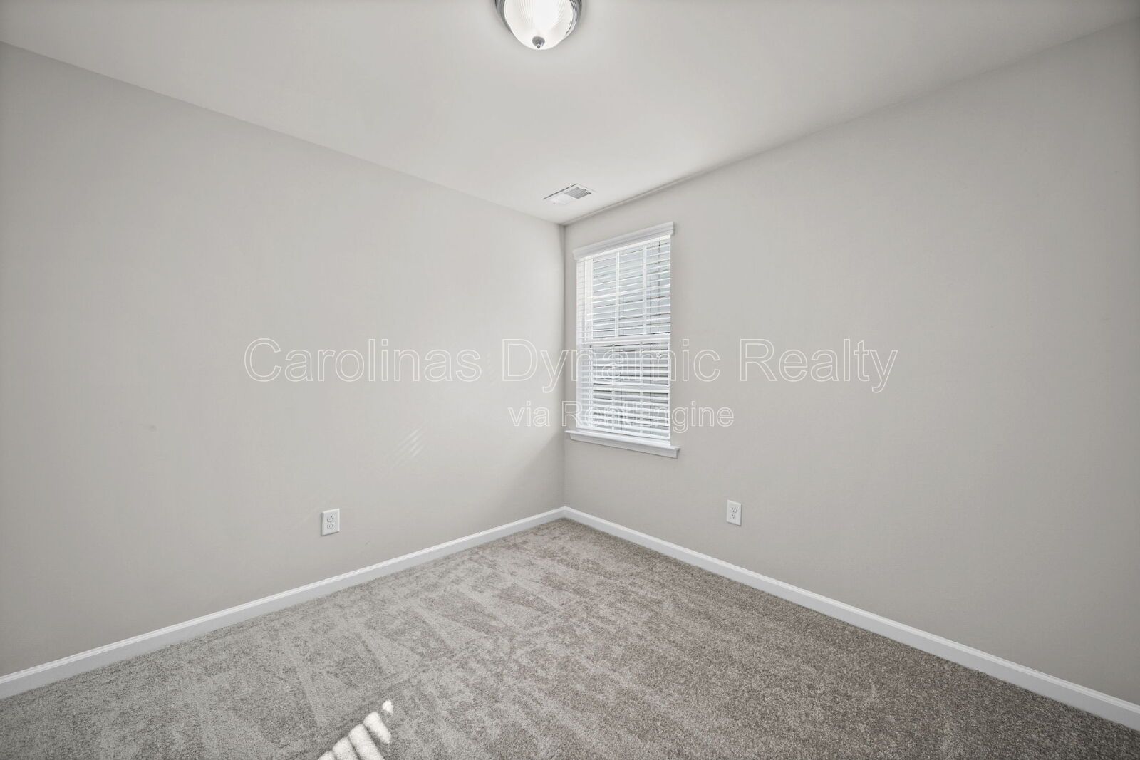 Spacious 5-Bedroom Home in Chateau with Community Pool & Prime Steele Creek Location property image