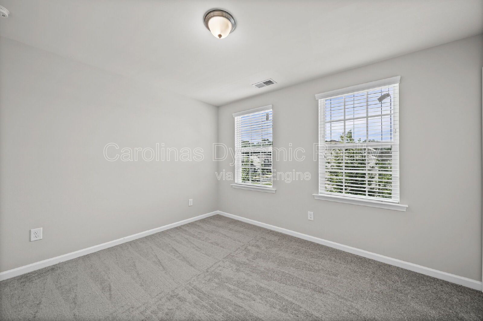 Spacious 5-Bedroom Home in Chateau with Community Pool & Prime Steele Creek Location property image