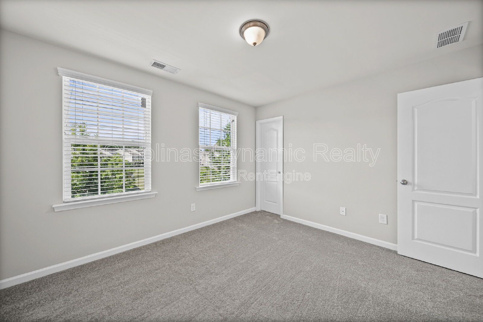 Spacious 5-Bedroom Home in Chateau with Community Pool & Prime Steele Creek Location property image