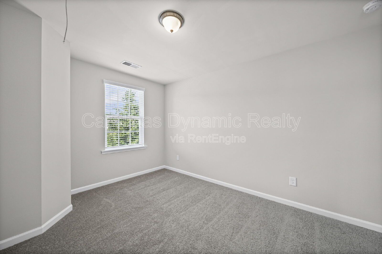 Spacious 5-Bedroom Home in Chateau with Community Pool & Prime Steele Creek Location property image