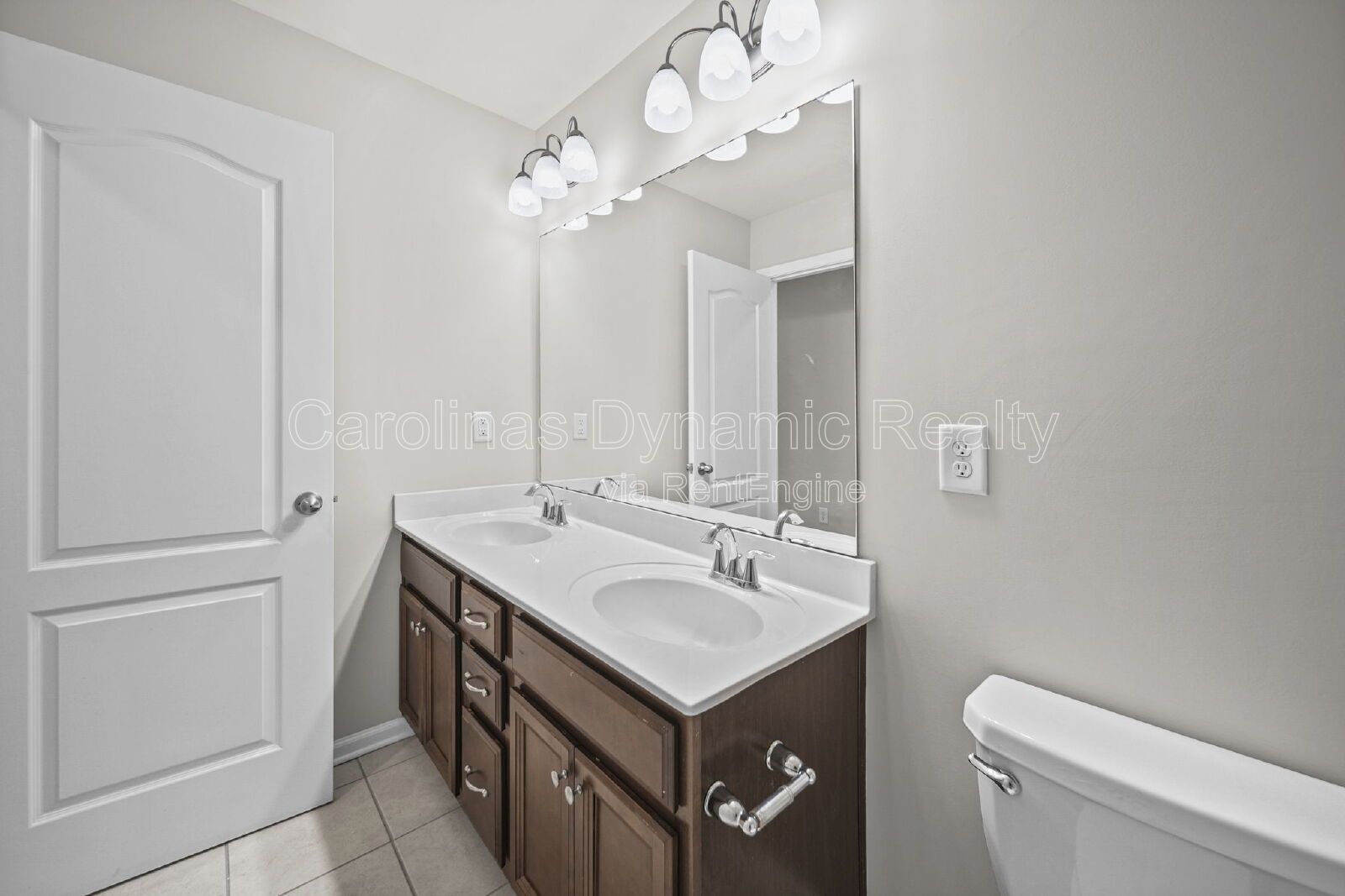 Spacious 5-Bedroom Home in Chateau with Community Pool & Prime Steele Creek Location property image