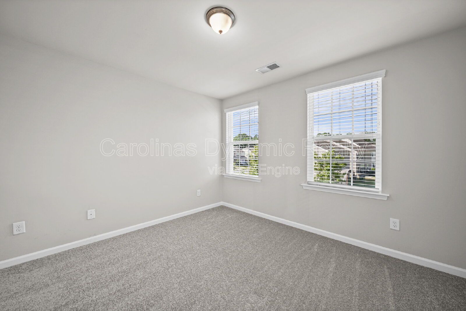 Spacious 5-Bedroom Home in Chateau with Community Pool & Prime Steele Creek Location property image