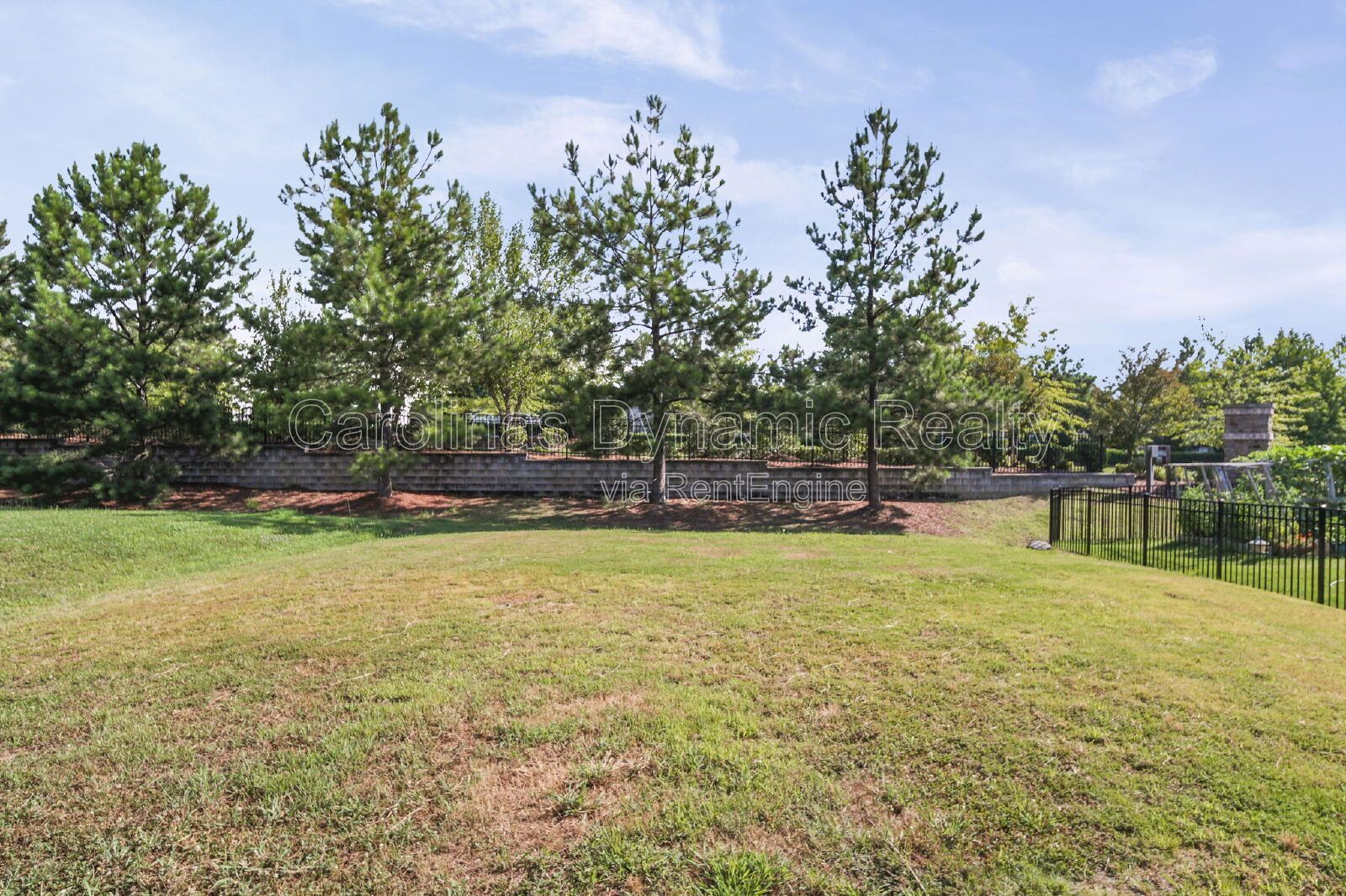 Spacious 5-Bedroom Home in Chateau with Community Pool & Prime Steele Creek Location property image