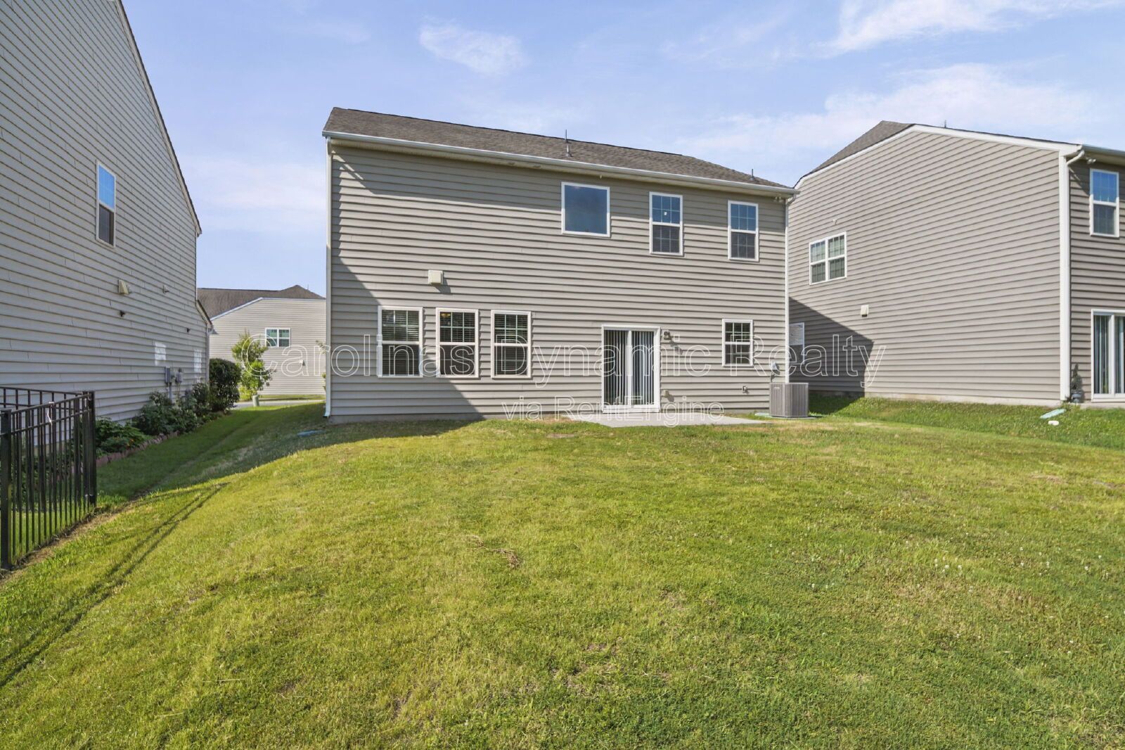 Spacious 5-Bedroom Home in Chateau with Community Pool & Prime Steele Creek Location property image