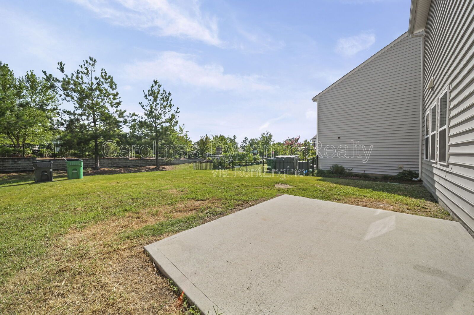 Spacious 5-Bedroom Home in Chateau with Community Pool & Prime Steele Creek Location property image