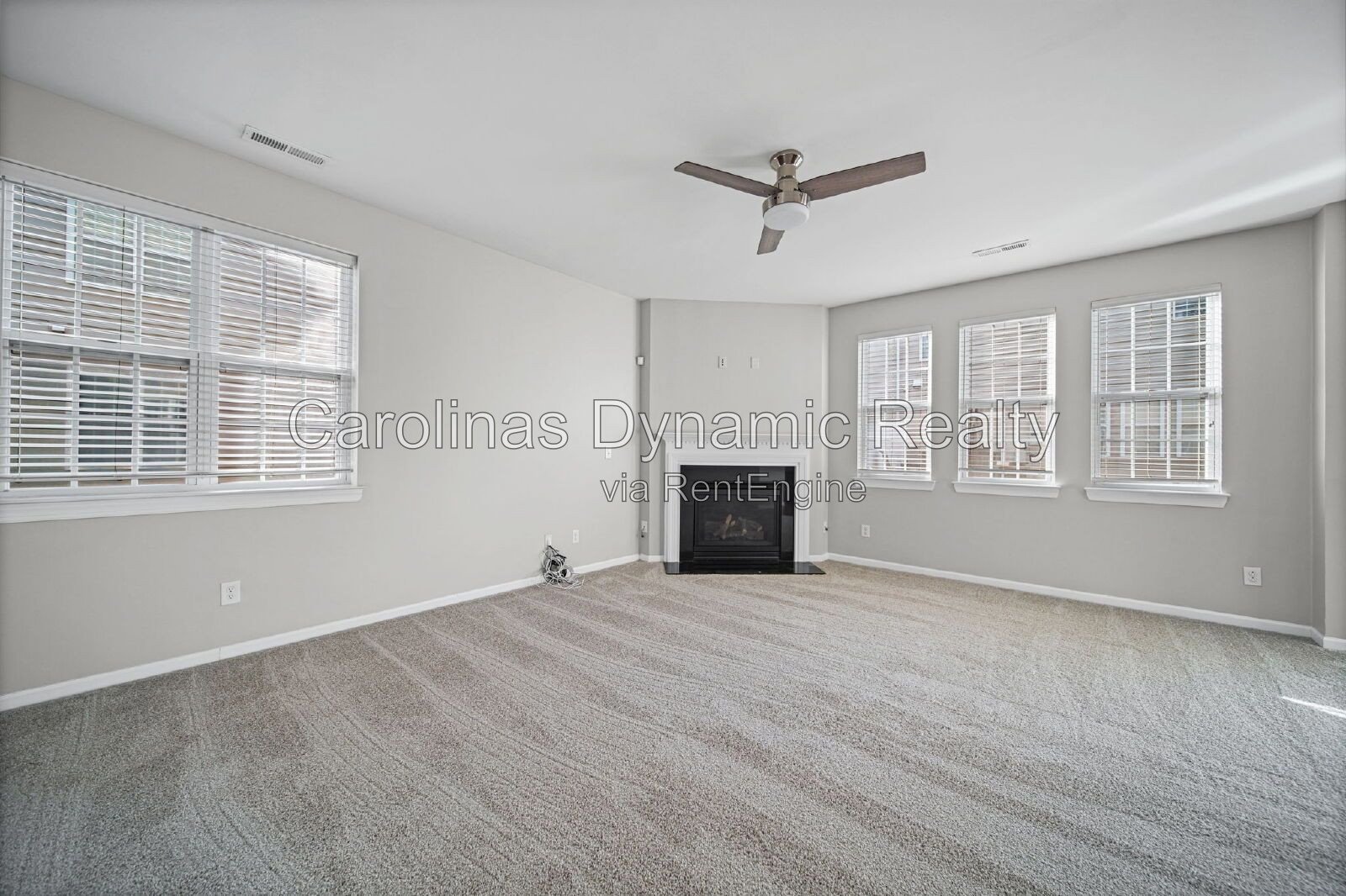 Stone Creek Ranch | End Unit Townhouse | New Carpet | Fresh Paint property image