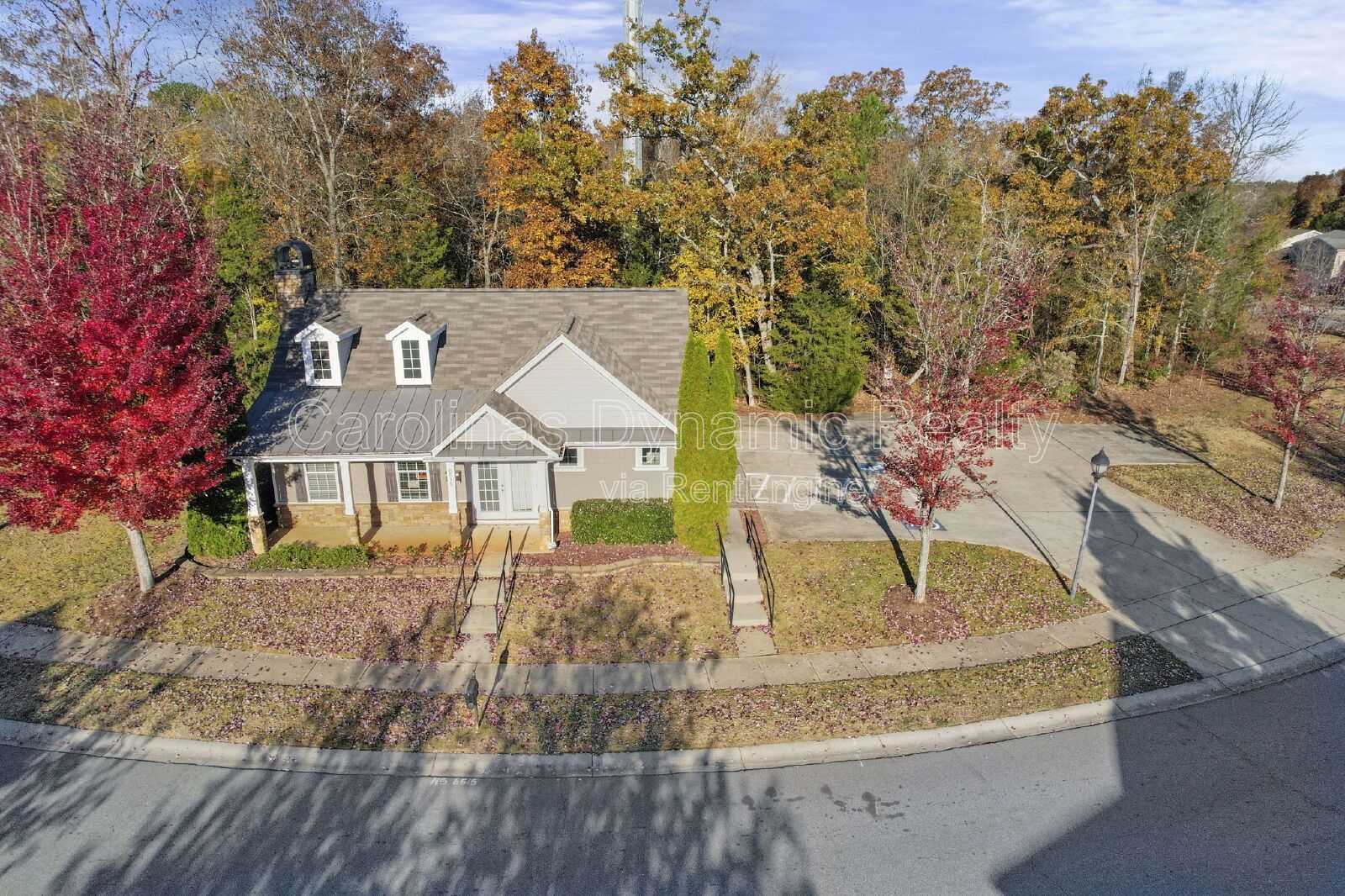 3 Bedrooms | Loft | 2.5 Baths | Beautifully Upgraded Kitchen property image