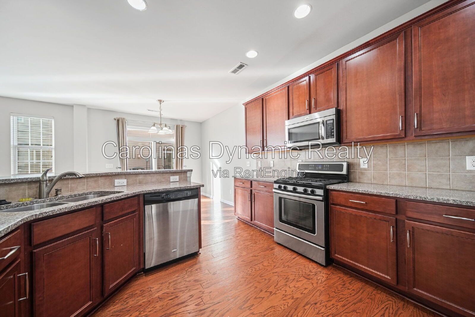 Stone Creek Ranch | End Unit Townhouse | New Carpet | Fresh Paint property image