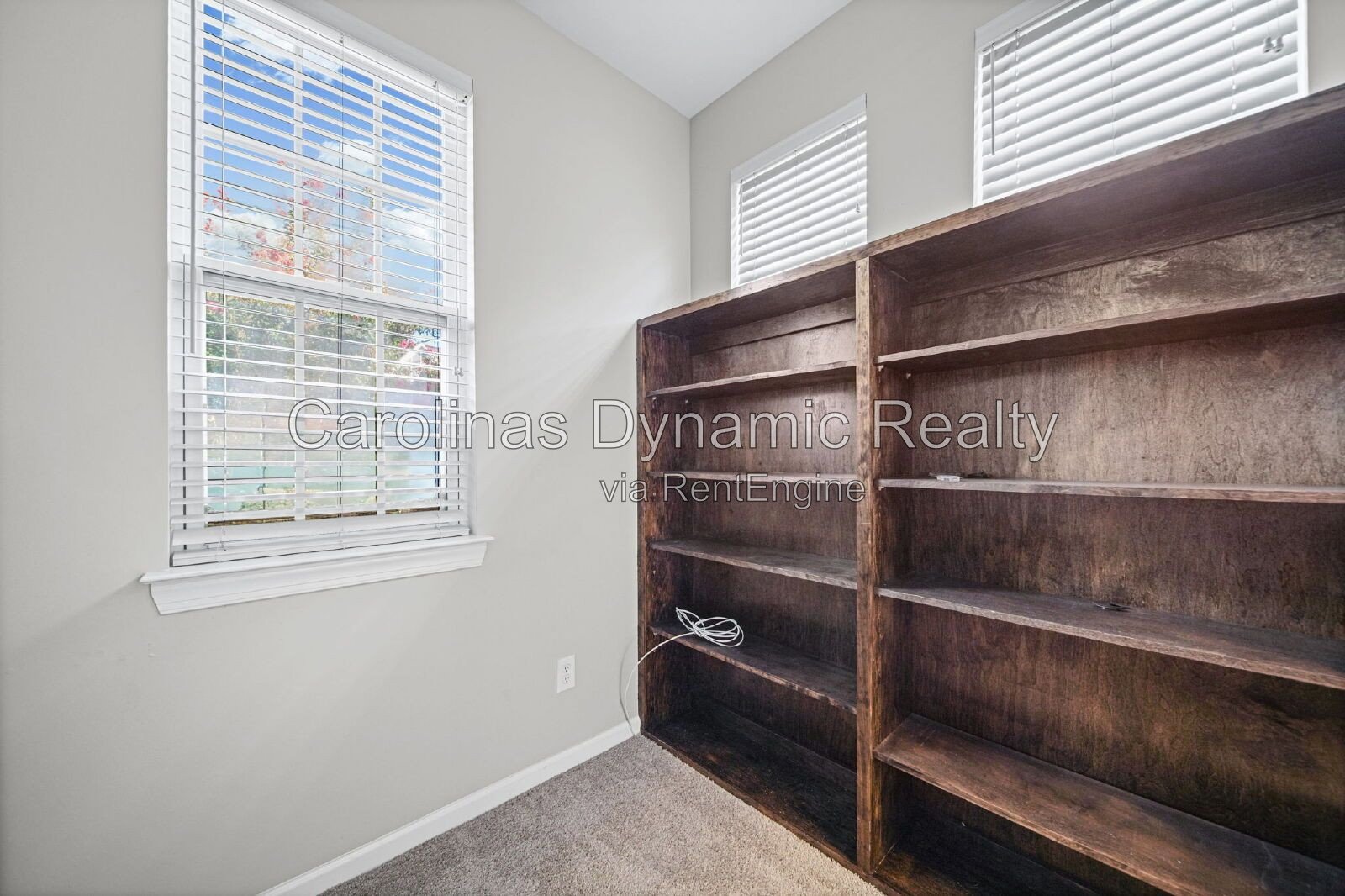 Stone Creek Ranch | End Unit Townhouse | New Carpet | Fresh Paint property image