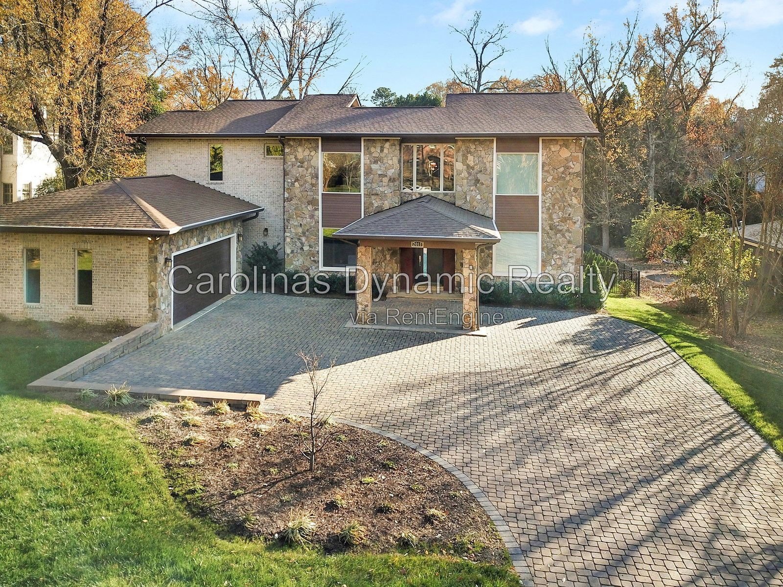 MYERS PARK/SOUTHPARK AREA. MODERN, NEWER CONSTRUCTION 4BR/4.1BA EXECUTIVE HOME ON A BEAUTIFUL & QUIET STREET. BACKYARD OASIS WITH POOL & COVERD TERRACE W/ OUTDOOR KITCHEN property image
