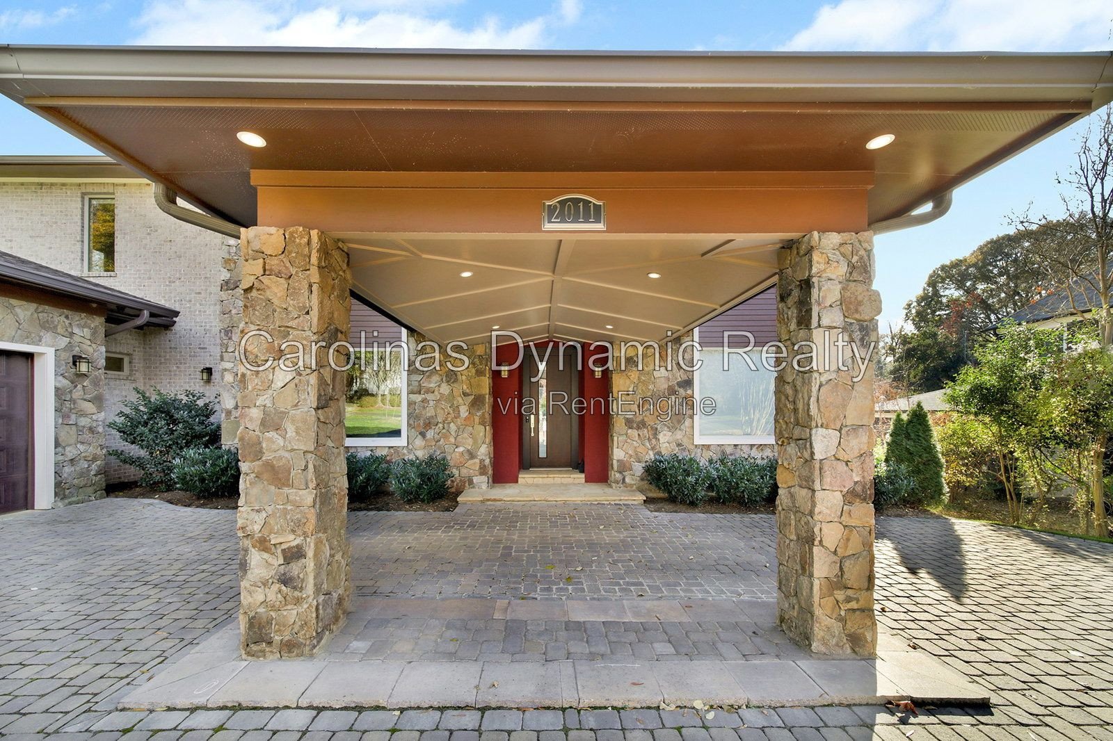 MYERS PARK/SOUTHPARK AREA. MODERN, NEWER CONSTRUCTION 4BR/4.1BA EXECUTIVE HOME ON A BEAUTIFUL & QUIET STREET. BACKYARD OASIS WITH POOL & COVERD TERRACE W/ OUTDOOR KITCHEN property image